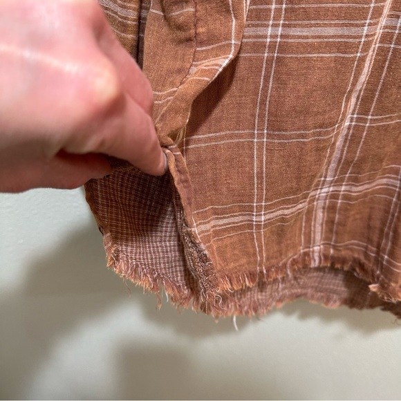 Hem & Thread Raw Edge Button Down - Picture 10 of 10